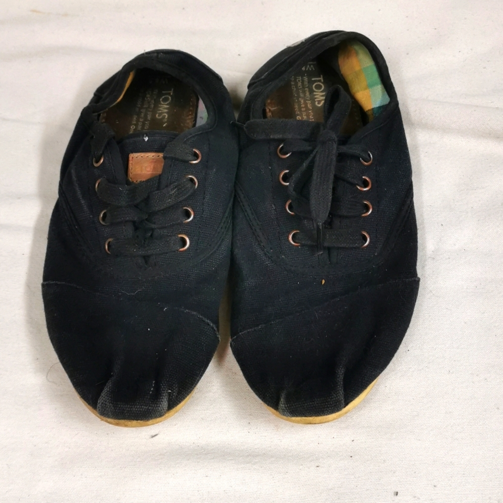 Toms sneakers